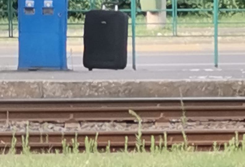 Valiză suspectă într-o stație de tramvai din Arad! Circulația în zonă a fost închisă