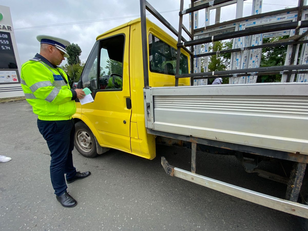 Controale ale poliţiştilor ieșeni în trafic pentru prevenirea accidentelor rutiere – GALERIE FOTO