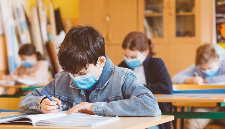 680 de elevi și 161 de cadre didactice s-au infectat cu noul coronavirus, de la reînceperea anului școlar 2021 – 2022, în județul Iași
