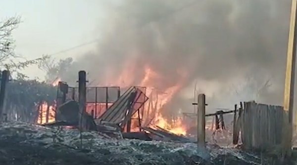 Declarații șocante după incendiul de amploare din Mehedinți: „Nu mai am nimic, doar ce e pe mine şi ce am în mână”