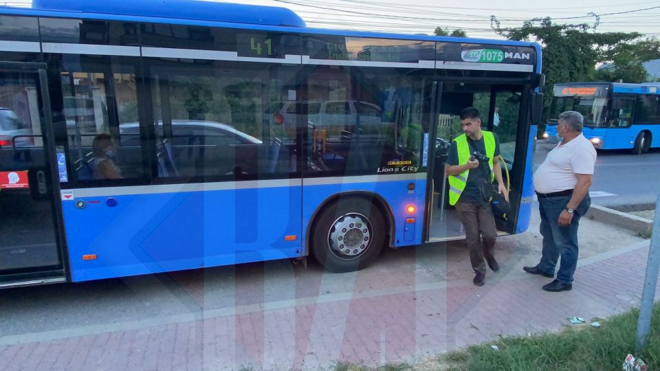 Incident într-un autobuz în Iași. O persoană s-a lovit atunci când șoferul a frânat – Exclusiv, Galerie Foto