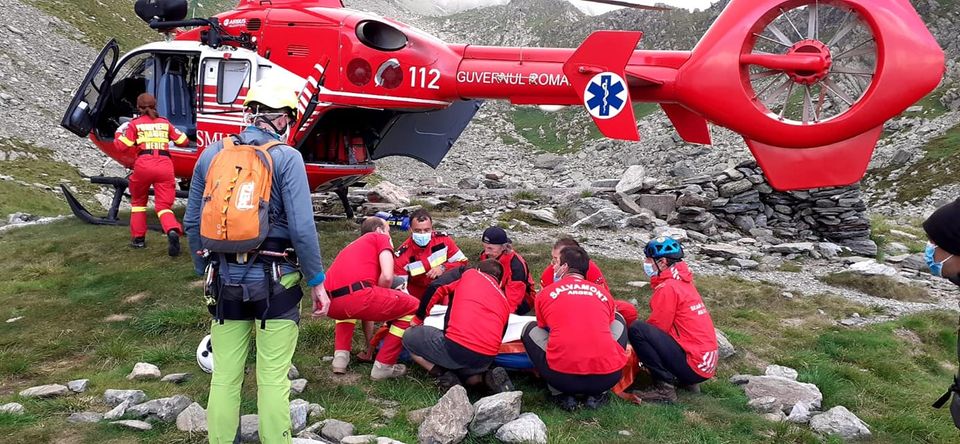 Intervenție a unui elicopter SMURD în județul Brașov după ce un bărbat a căzut în gol zeci de metri