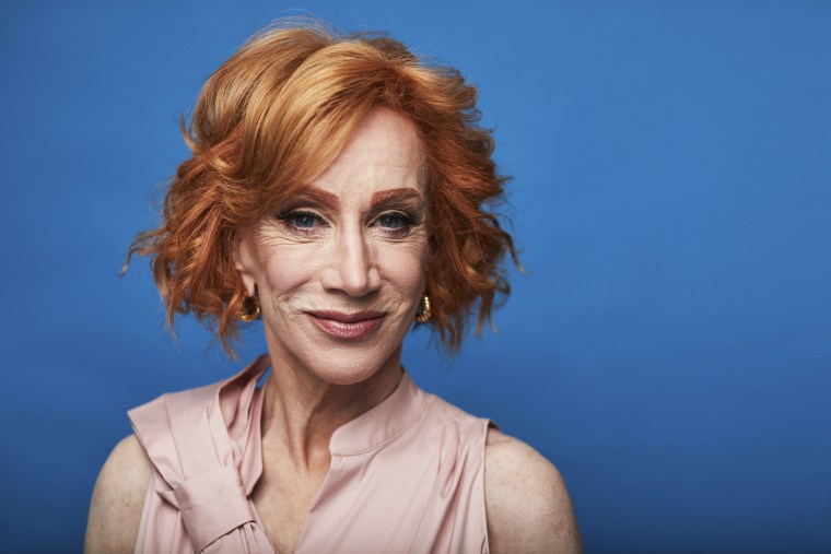 Actrița Kathy Griffin a fost diagnosticată cu o boală grea: „Am cancer. Voi intra în operaţie pentru a-mi îndepărta jumătate din plămânul stâng”