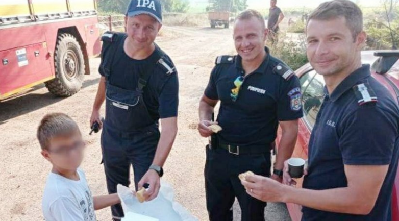Gest emoționant făcut de un copil pentru pompierii români care luptă împotriva flăcărilor în Grecia