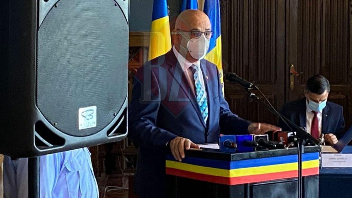 Raed Arafat a vorbit despre obligativitatea măștilor de protecţie din mijloacele de transport în comun! Șoferul nu ar trebui să plece din stație dacă există oameni care nu au masca pusă
