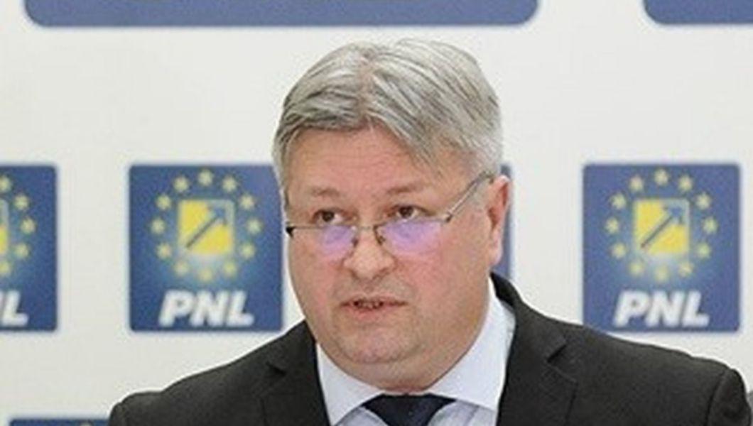 Un nou director la Aeroportul Internaţional din Iași! Romeo Vatră, consilier judeţean PNL, este noul șef al aerogării – EXCLUSIV
