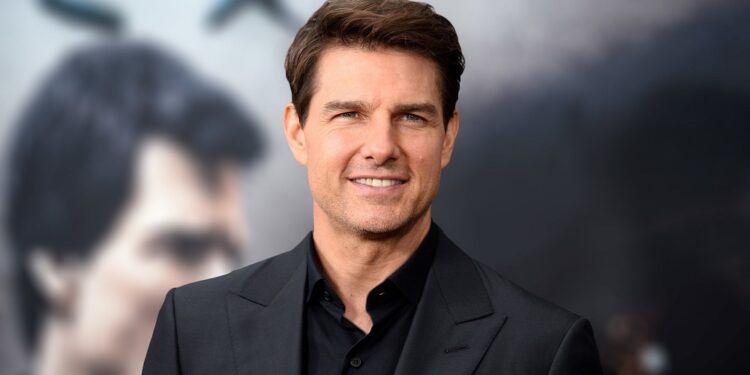 Surpriză pentru o familie! Tom Cruise a aterizat cu elicopterul în grădina lor