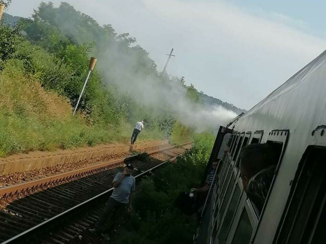 Locomotiva unui tren de pe ruta Iași-Vaslui a luat foc în gara Picioru Lupului – EXCLUSIV