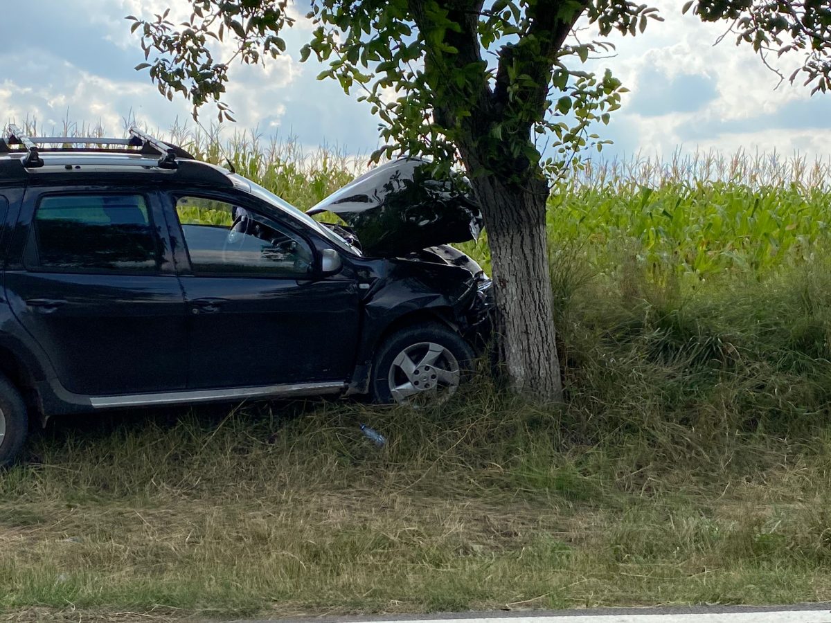Accident rutier în Popricani. Mai multe persoane au fost rănite, după ce o Dacie şi un Volkswagen s-au izbit – FOTO
