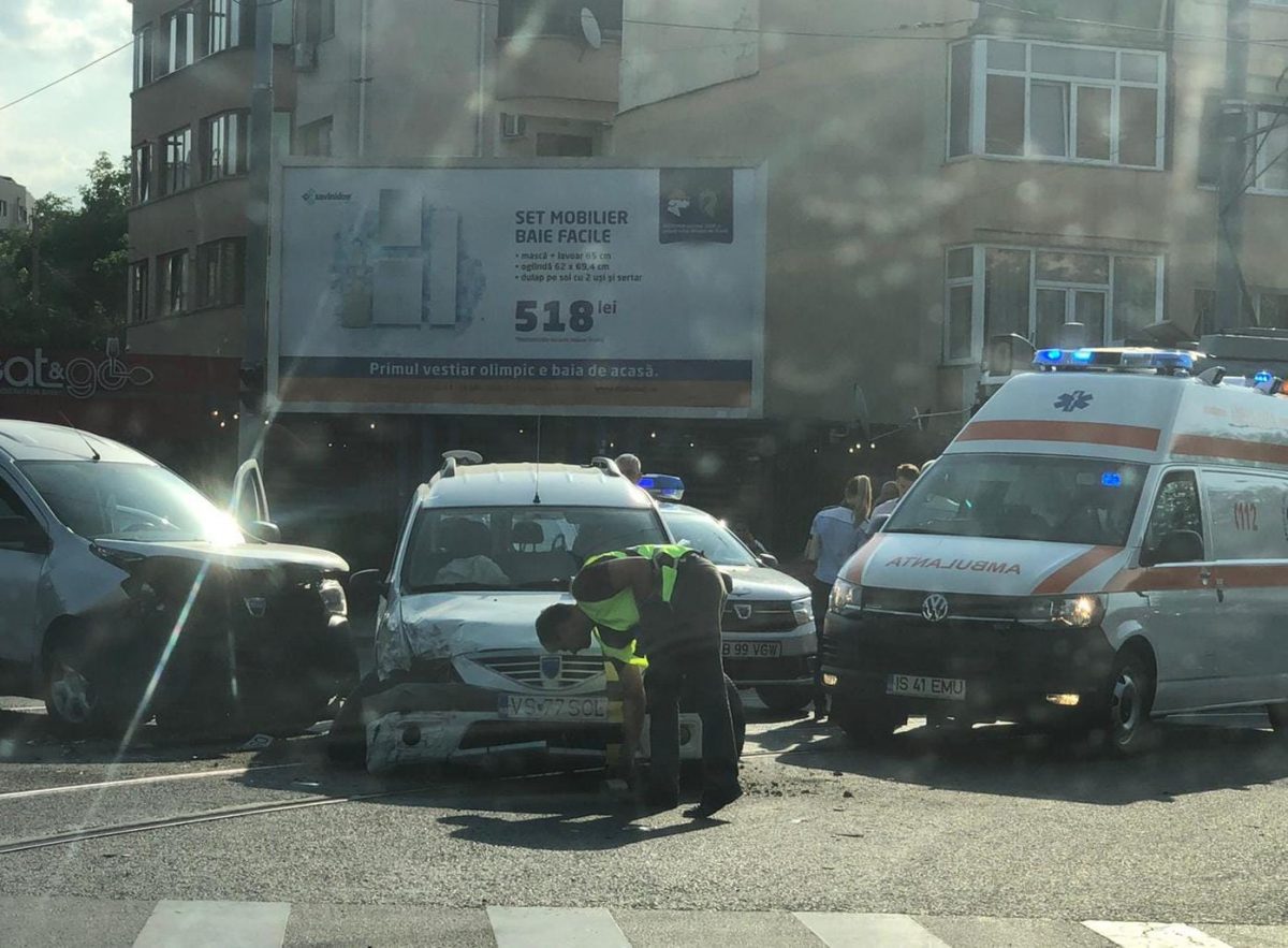 Accident rutier în zona Tudor Vladimirescu din Iași! Au fost implicate mai multe mașini – EXCLUSIV/ GALERIE FOTO
