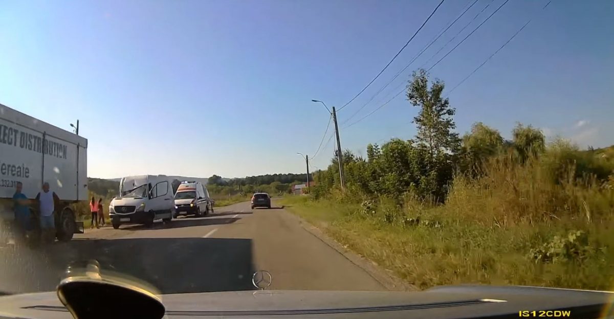 Accident rutier la Scânteia. Un microbuz a intrat în coliziune cu un TIR – EXCLUSIV, FOTO, VIDEO