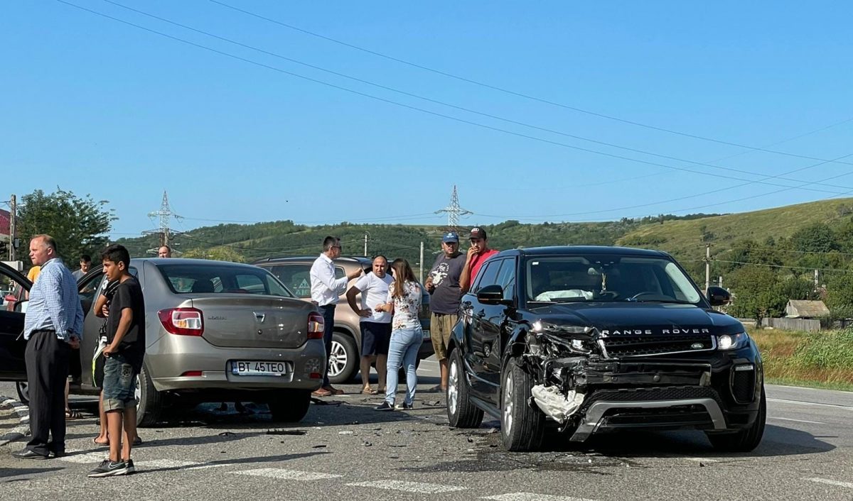 Accident rutier în Vânători. Coliziune puternică între o Dacie şi un Range Rover – EXCLUSIV, GALERIE FOTO