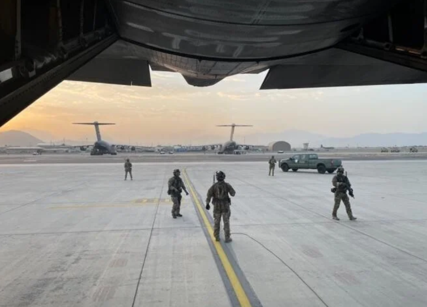A fost evacuat ultimul român rămas în Afganistan