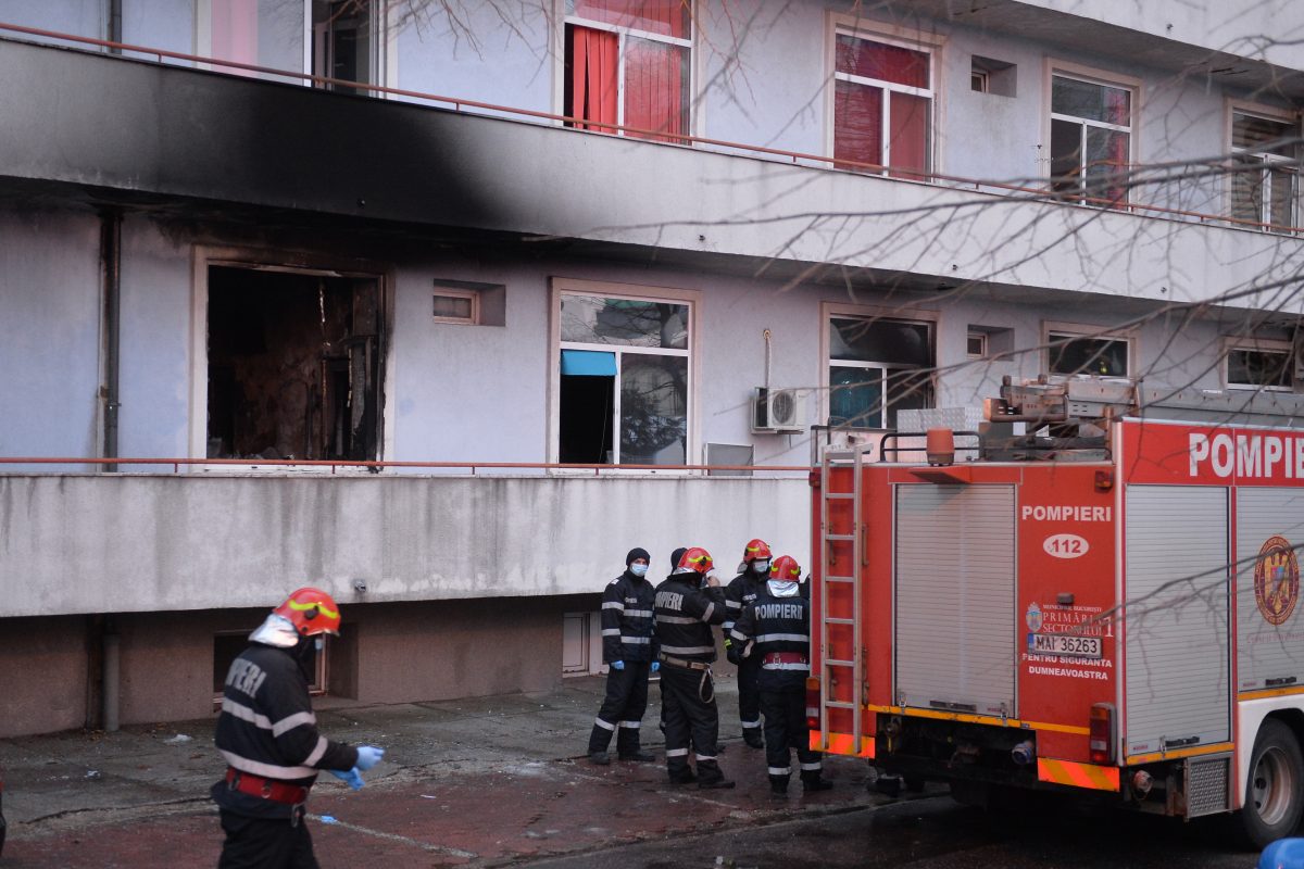 Pavilionul ars de la Institutul „Matei Balş” nu a fost renovat nici acum. Director: „Poate dura şi un an de zile”