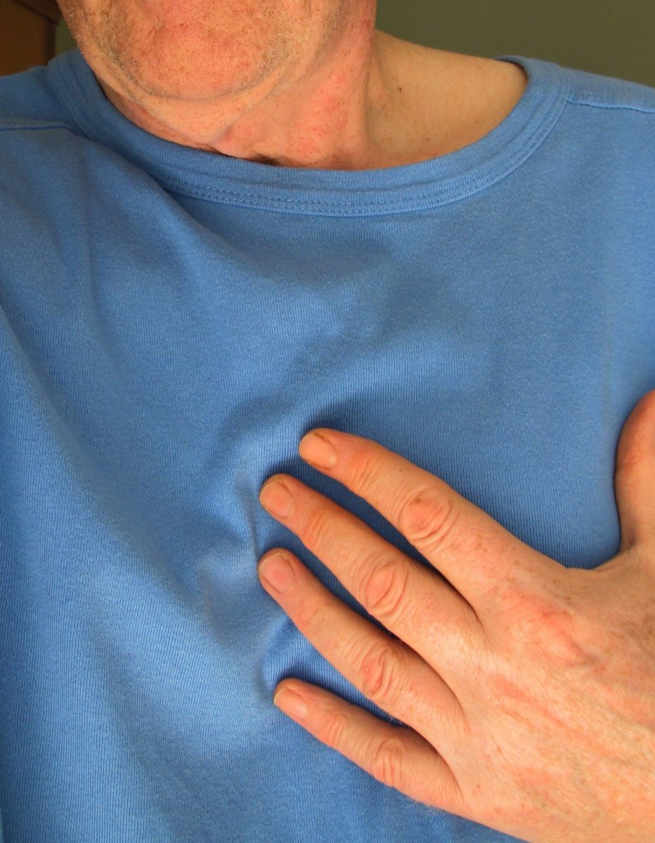 Cum îţi acorzi primul ajutor în caz de infarct, dacă eşti singur