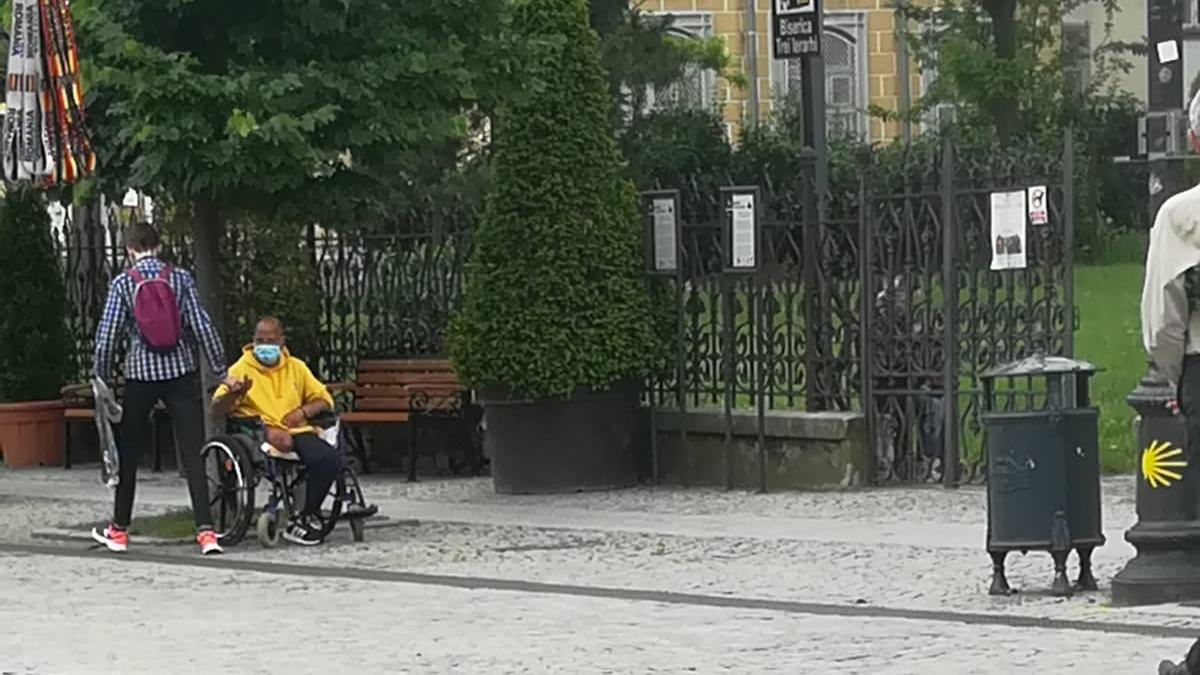 Începe vânătoarea cerșetorilor din municipiul Iași. Iată ce riscă cei care cer bani trecătorilor pe străzile din centrul orașului