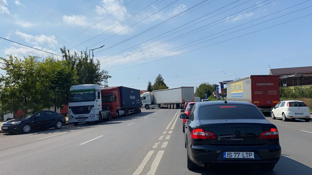 Coadă uriaşă de TIR-uri spre Ciurea. Şoferii aşteaptă la punctul de control vamal – FOTO, VIDEO