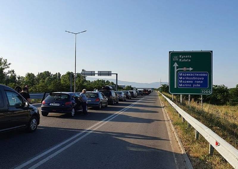 Momente groaznice în vama Kulata! 30 de români au așteptat 8 ore un autocar