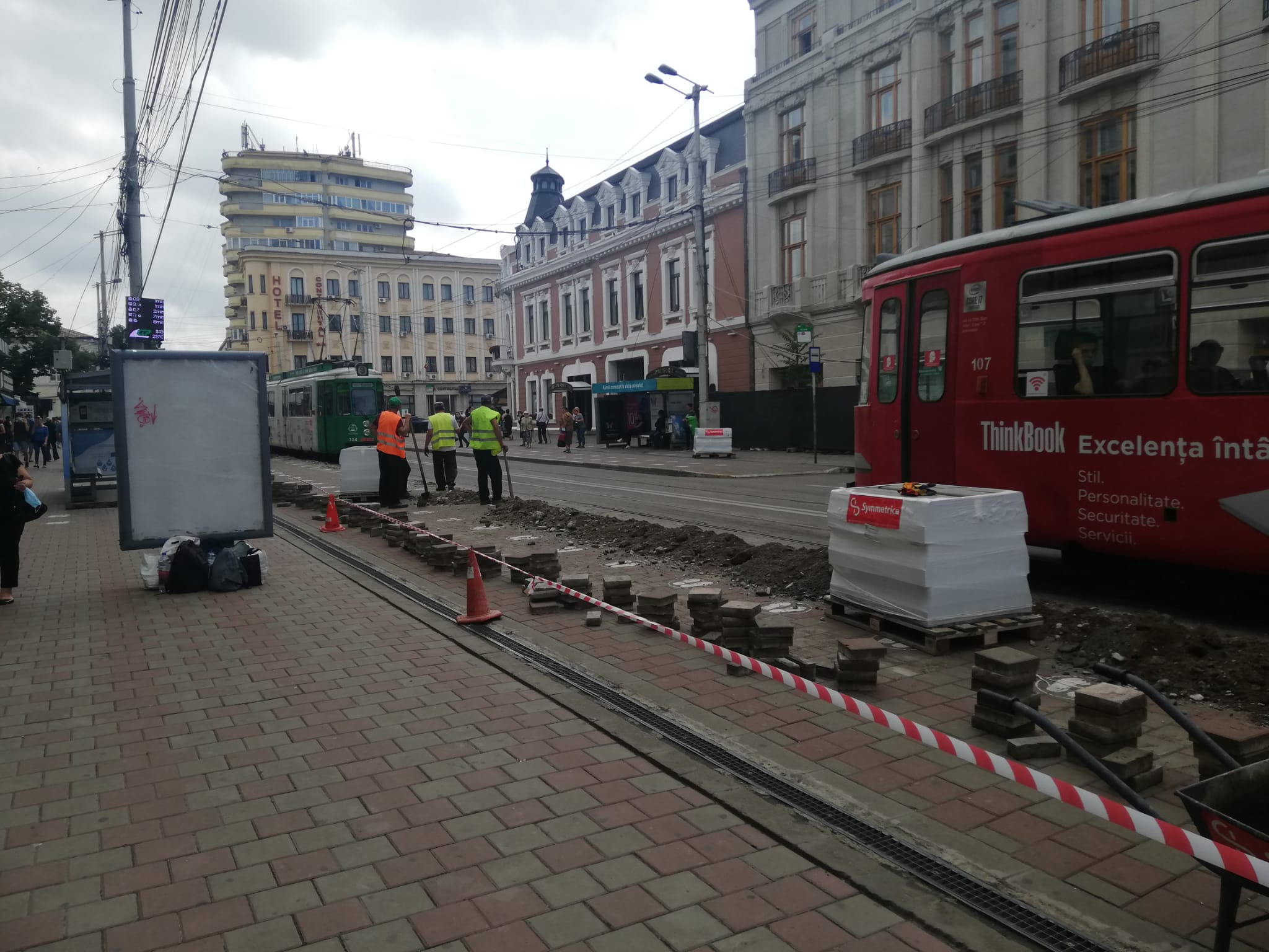 A început demolarea staţiilor de tramvai din Iaşi. Totul pentru ca noile garnituri PESA să poată ieşi la stradă - Vimarsana News