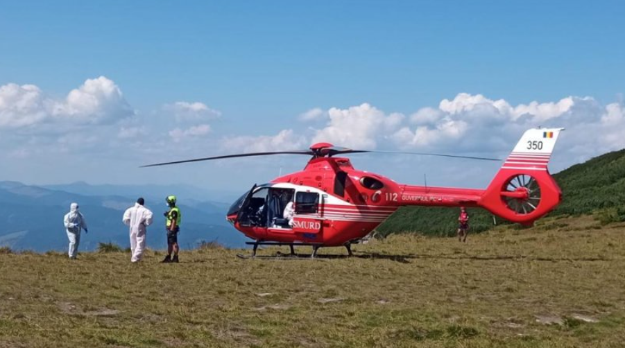 Un elicopter SMURD a preluat un turist care prezenta probleme grave respiratorii la cabana Dochia. Pacientul a fost transferat la Iași