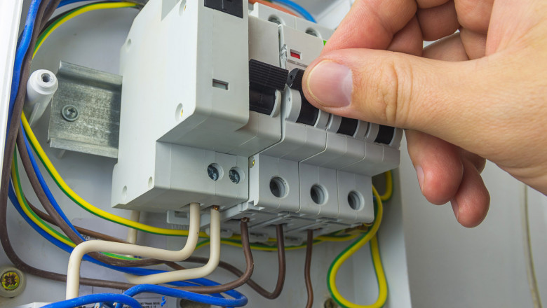 Prețul la energie electrică se va scumpi de la 1 ianuarie 2022. Cât vor plăti ieșenii de anul viitor