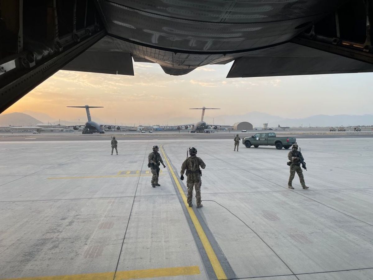 Ministrul de Externe, Bogdan Aurescu, despre cei 14 români care se află în Afganistan: „Sunt pregătiţi pentru evacuare”
