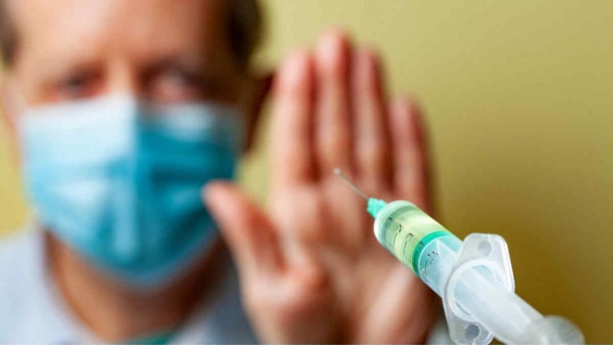 Rata mortalității este de 11 ori mai mare la persoanele nevaccinate, față de cele vaccinate cu schemă completă