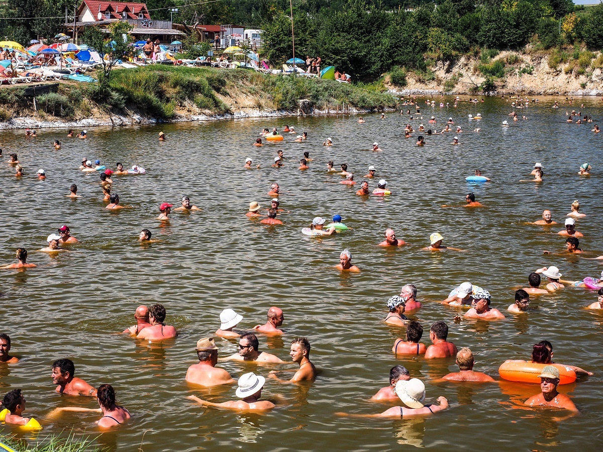 O turistă este în comă după ce s-a înecat într-o piscină la Ocna Sibiului