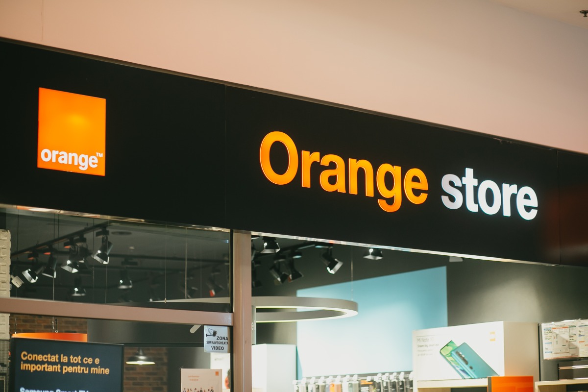 O clientă Orange din Iași a avut parte de surpriza vieții! A primit un mesaj că a achiziționat un telefon, deși nu îl comandase niciodată. „E o scurgere de date”