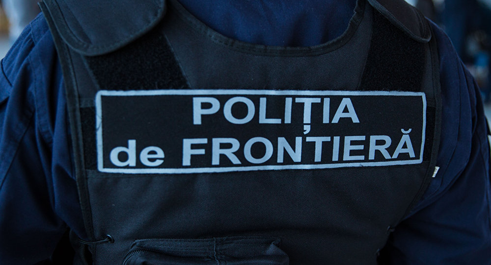 Peste o mie de articole vestimentare şi sute de parfumuri, posibil contrafăcute, au fost descoperite în vama Giurgiu