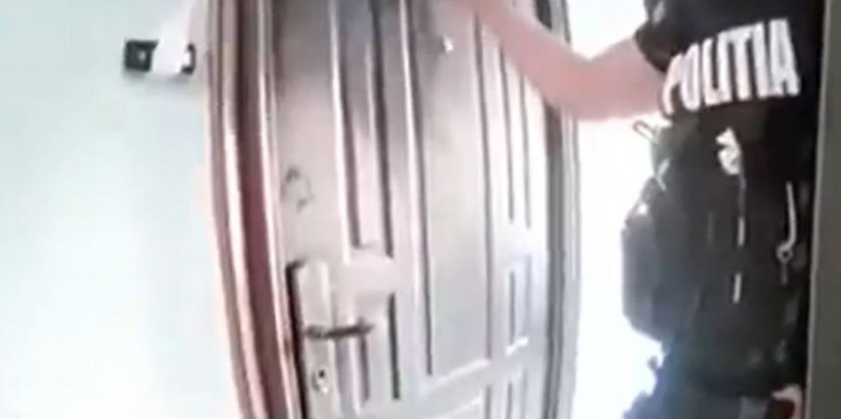 Un poliţist din Constanța, înjunghiat de un tânăr de 26 ani. Momentul, surprins de camera montată pe uniforma colegului – VIDEO
