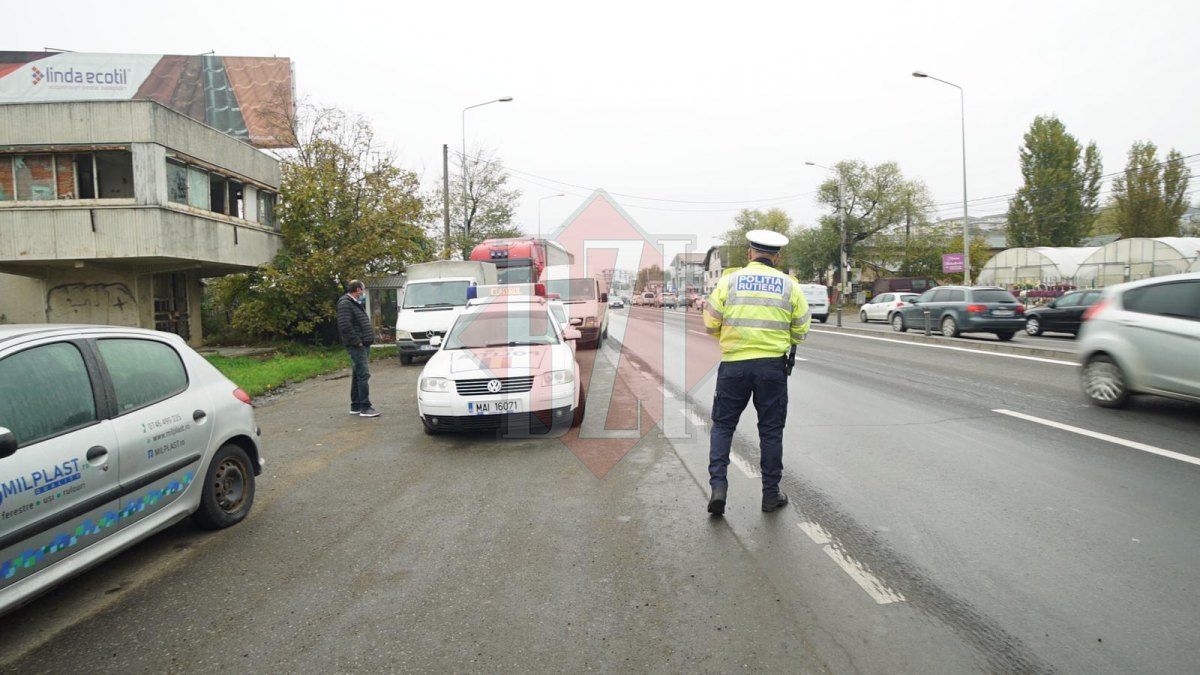 O femeie beată s-a ales cu dureri mari de cap după ce s-a urcat la volan. Polițiștii au oprit-o în trafic și au deschis pe numele ei un dosar penal - Vimarsana News