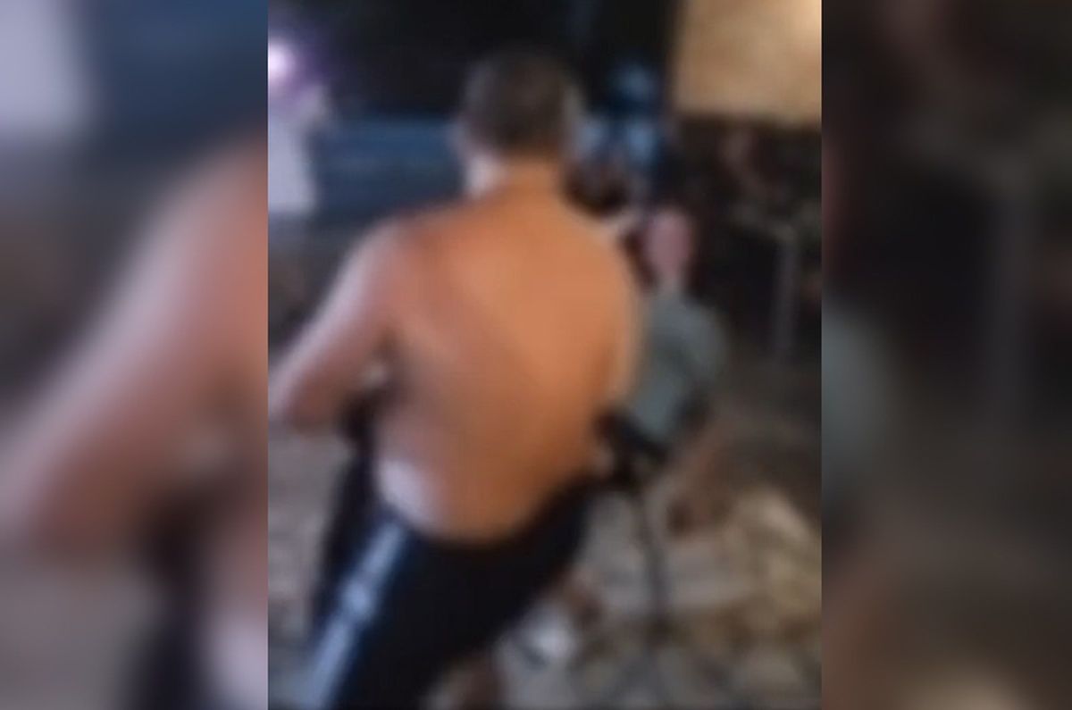 Un profesor de Geografie din Timişoara, filmat în timp ce făcea streaptease în faţa unei eleve – VIDEO