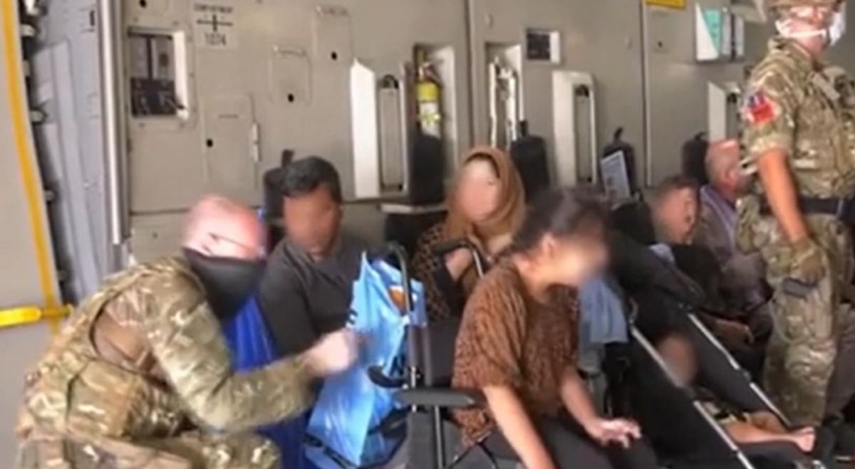 Primele imagini din aeronava cu care au fost evacuaţi românii din Afganistan