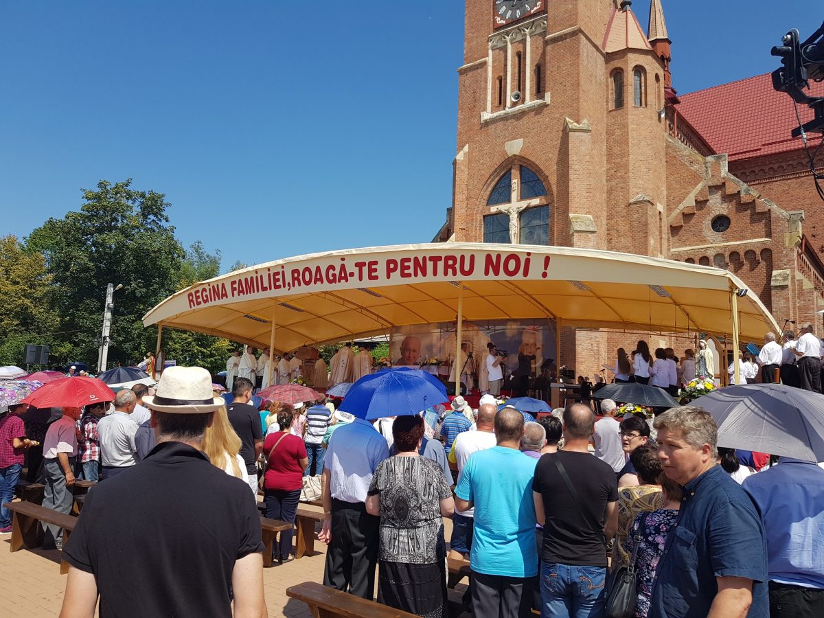 Mii de pelerini sunt aşteptaţi anul acesta la sanctuarul naţional marian de la Cacica, județul Suceava, în perioada 14 – 15 august