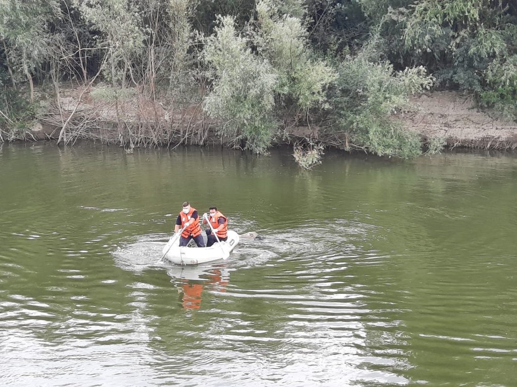 Caz șocant în Bacău! Cinci copii care s-au înecat în râul Siret sunt căutați de pompieri