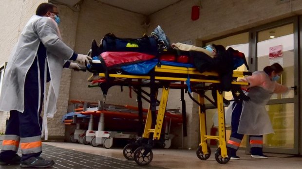 Descoperire macabră într-un oraș din România. Un bărbat cu arsuri pe 75% din suprafața corporală a fost găsit abandonat - Vimarsana News