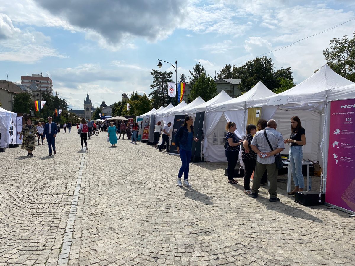 ­­­­A început târgul locurilor de muncă dedicat românilor din diaspora, la Iași – FOTO