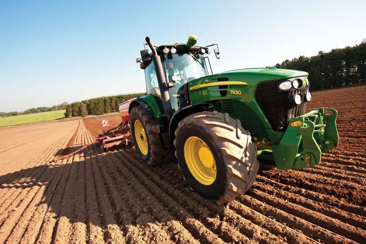 Fermierii din Iași au investit 3 milioane de euro, bani europeni, în utilaje agricole moderne. AFIR continuă plățile către beneficiarii din județ