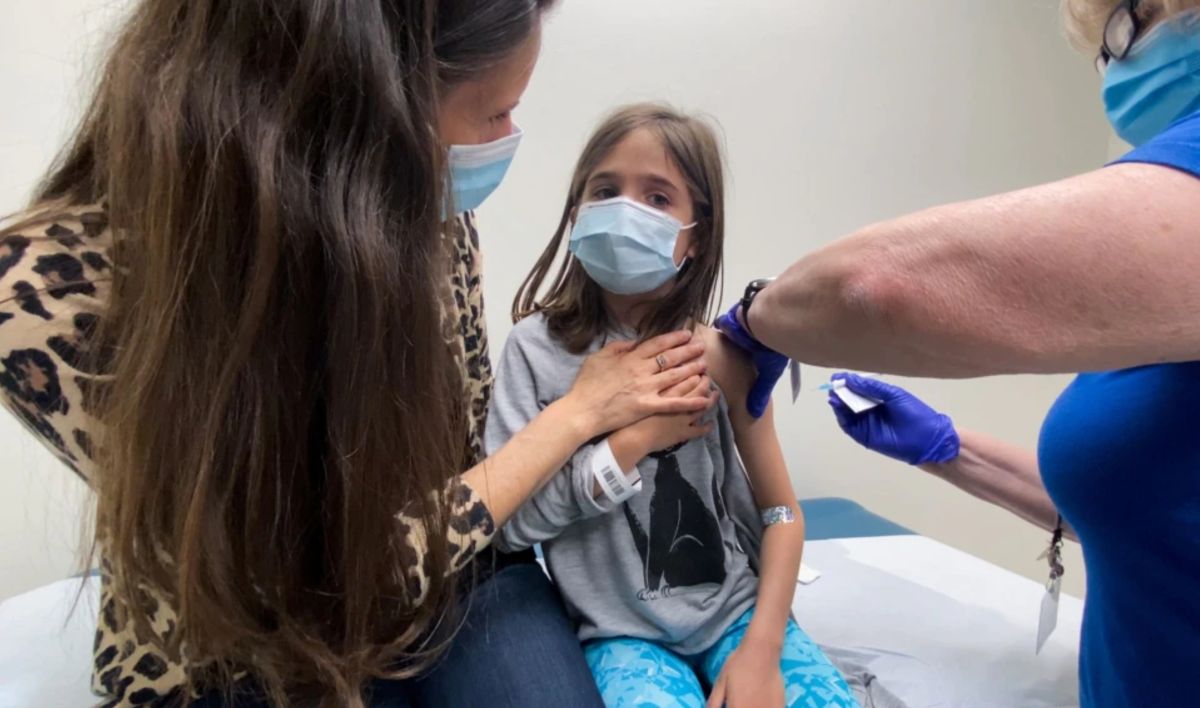 Ce întrebări sunt în formularele de vaccinare anti-Covid-19. Vor fi completate de părinţi pe 13 septembrie