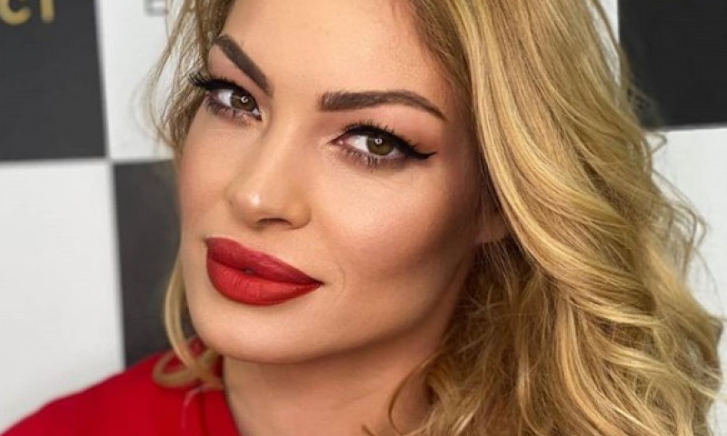Detalii mai puțin știute despre Valentina Pelinel: Vârstă, înălțime, copii, Instagram