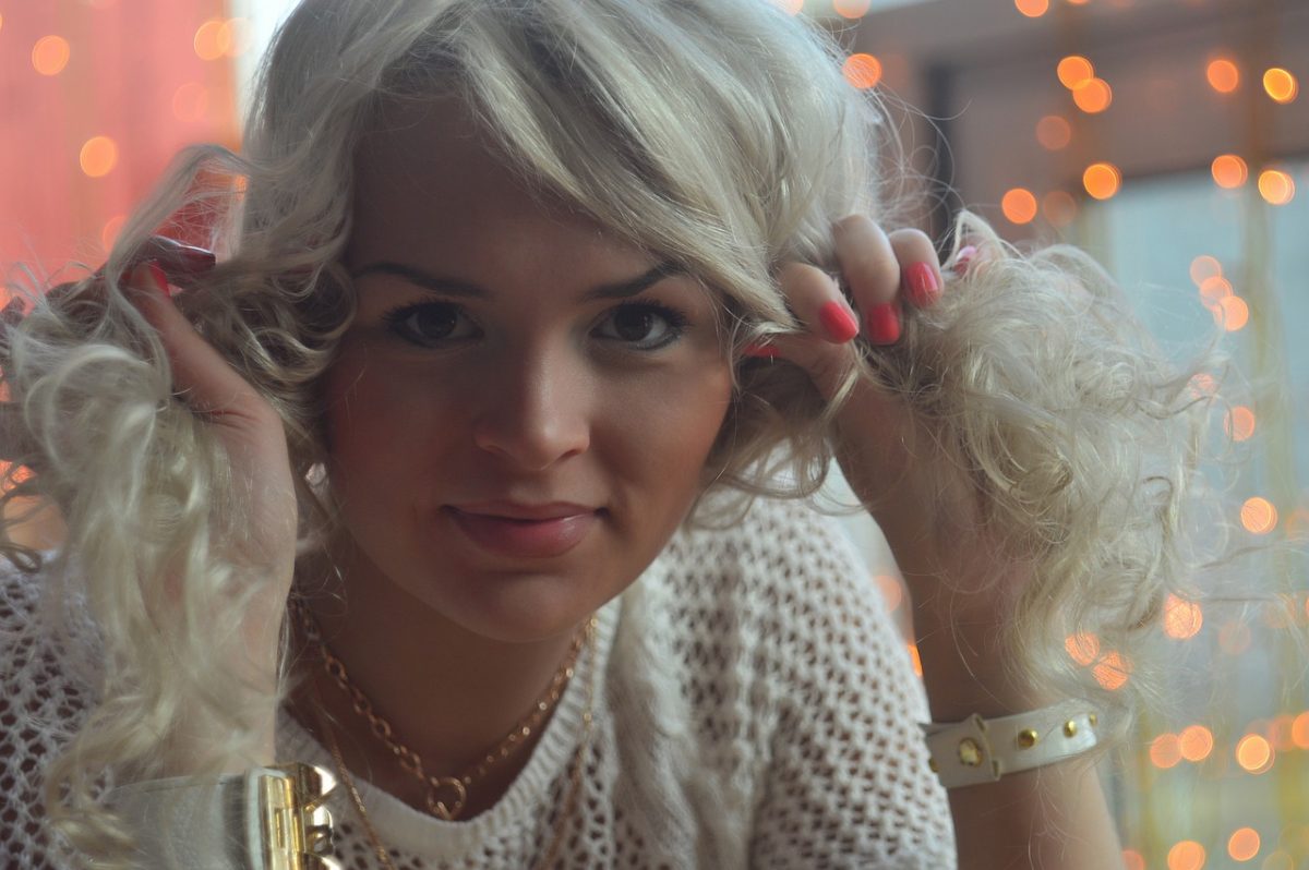 Top 3 măşti pentru păr blond deteriorat. Cu ce îl hidratezi