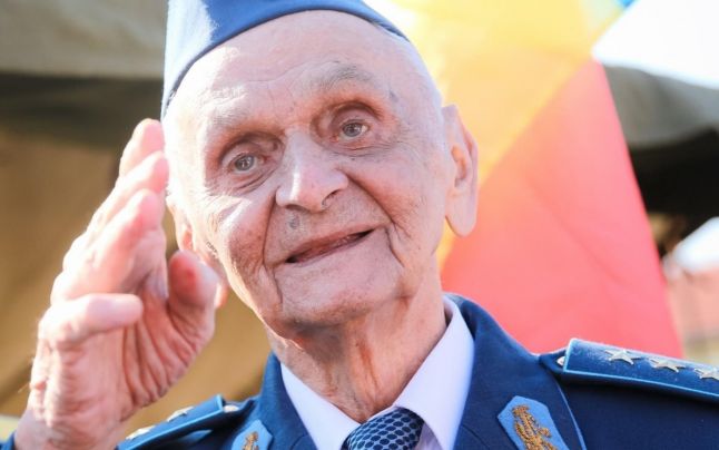 Eroul Ion Dobran, înmormântat cu onoruri militare! Generalul a fost ultimul aviator din al Doilea Război Mondial
