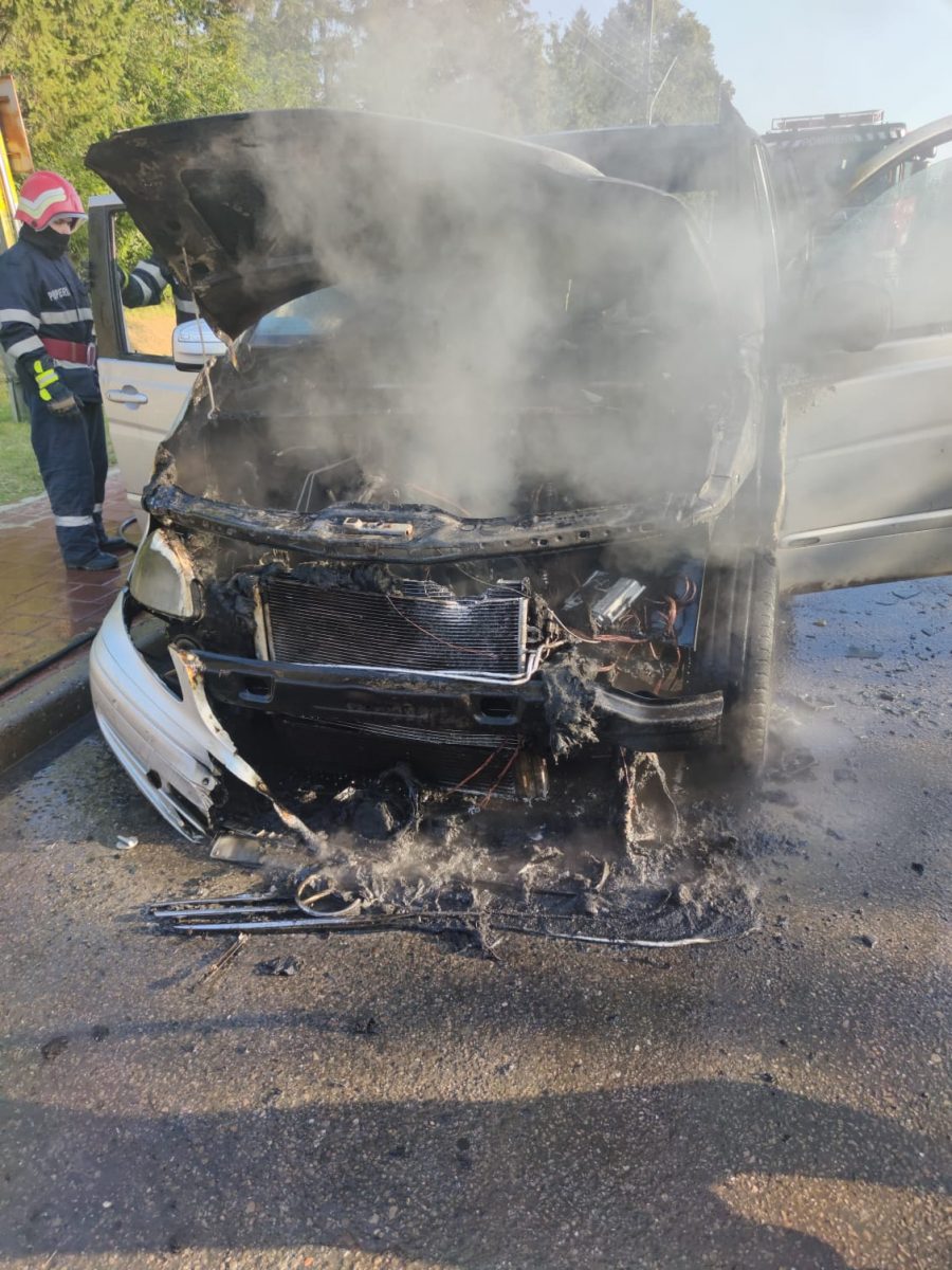 Incendiu la o autoutilitară în Iași. Două autospeciale au intervenit – Exclusiv