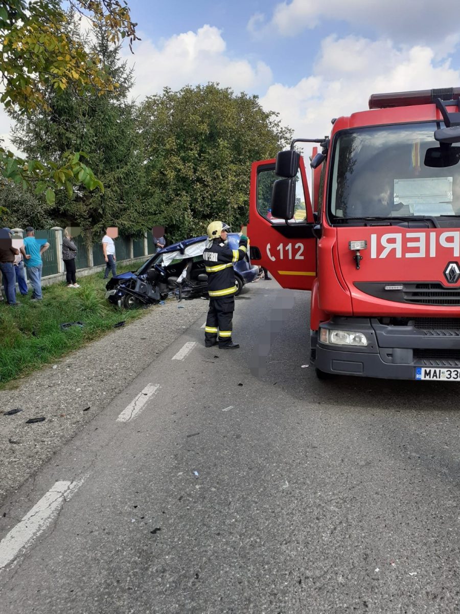 Accident rutier cu o persoană încarcerată pe DN 15C în localitatea Bălţăteşti, judeţul Neamţ