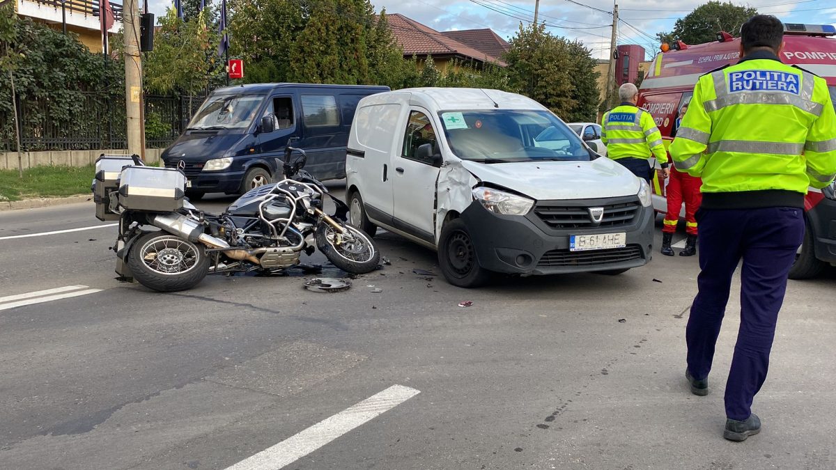 Alt accident rutier în Bucium. Un autoturism nu a acordat prioritate unui motociclist – EXCLUSIV, GALERIE FOTO, UPDATE, VIDEO