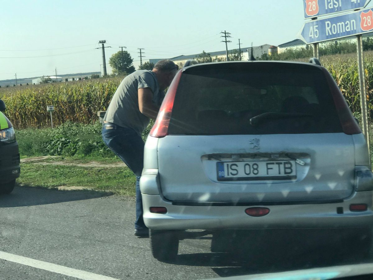 Accident rutier în Războieni. Două maşini au fost implicate – EXCLUSIV, FOTO