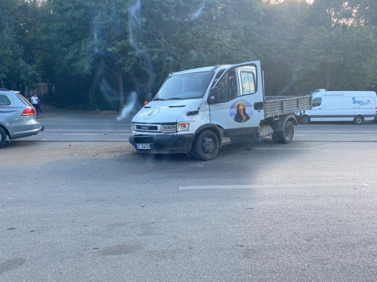 Accident rutier în Tătăraşi. O dubiţă de pompe funebre şi un Volkswagen s-au izbit violent – EXCLUSIV, FOTO, UPDATE