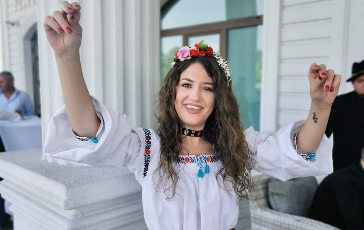 Carmen Chindriș, concert de zile mari cu Taraful Rutenilor. Cum își alege interpreta ținutele de scenă