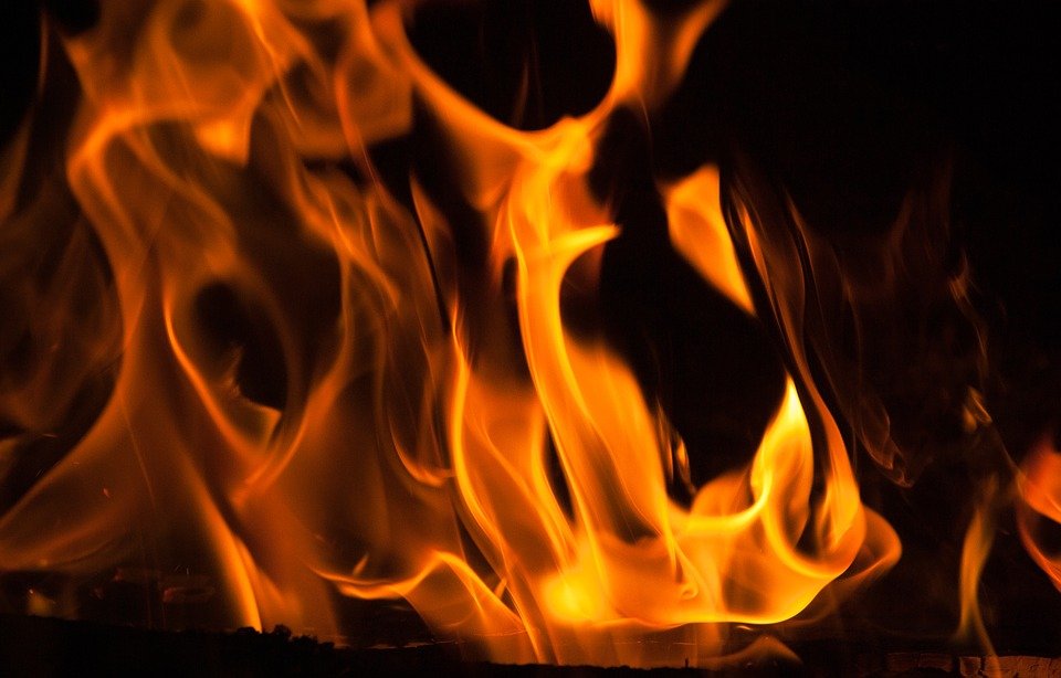 Incendiu auto în localitatea Țibănești, în județul Iași